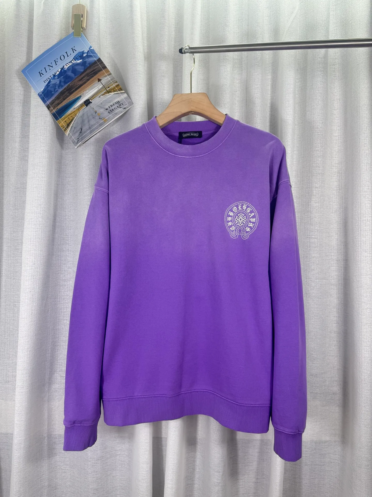 P280 top version, real shot without P, ​​different from market currency) 𝗖𝗵𝗿𝗼𝗺𝗲 𝗛𝗲𝗮𝗿𝘁𝘀/Croxin 2025 Autumn and Winter New Original Single Counter American 3D Rivets and Drill Couple Casual Sweater 👑The highest version! Customized fabric 430g tripe terry fabric! American-style pickled and distressed original fabric, laser-burned flowers, rivets and diamonds, exquisite embroidery of letters! The best-selling model in the counter, very comfortable to wear. Accessories: original molded and authenticated collar label➕100% silk wash label. Genuine purchase-grade original hangtag➕matching hanging rope➕3D hanging beads➕original packaging bag. Craftsmanship: The original version has consistent wiring! The highest version of the armhole matching technique! Color: Pink Black Green Purple Size: S M L XL Style Number: 25-363
